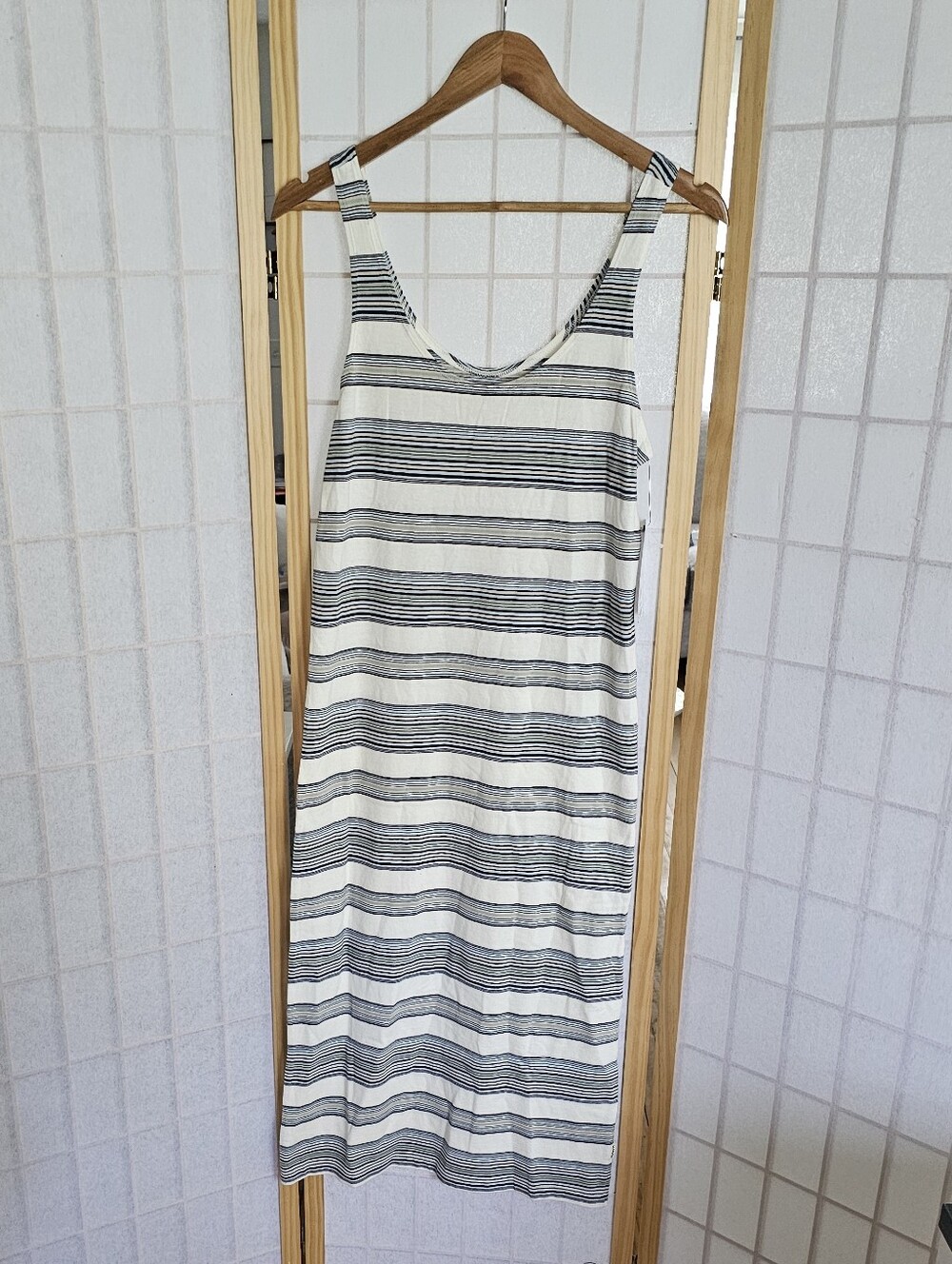 Hurley Better Days Midi Dress - Picture 4 of 9
